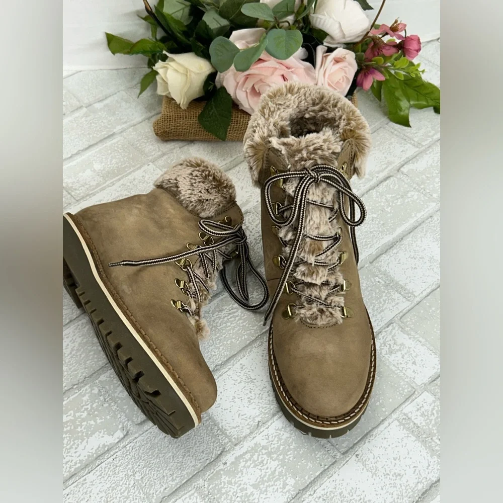 Cozy Brown Winter Boots with Faux Fur by [Brand] - Picture 2 of 5